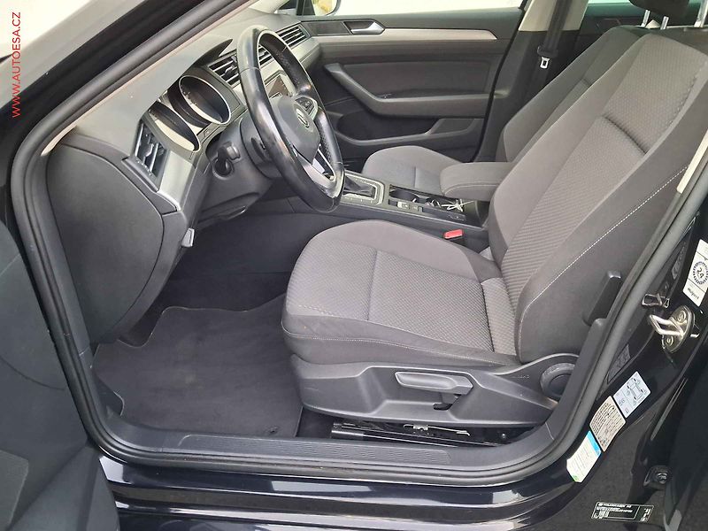 Volkswagen Passat (2019) 1.6TDi, DSG, LED - fotka 9 z 16