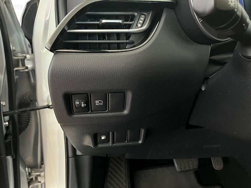 Toyota C-HR Hybrid 1.8 VVT-i E-CVT Active - fotka 13 z 26