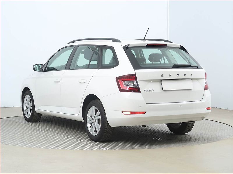 Škoda Fabia (2020) Style 1.0 TSI, ČR,1.maj - fotka 4 z 16