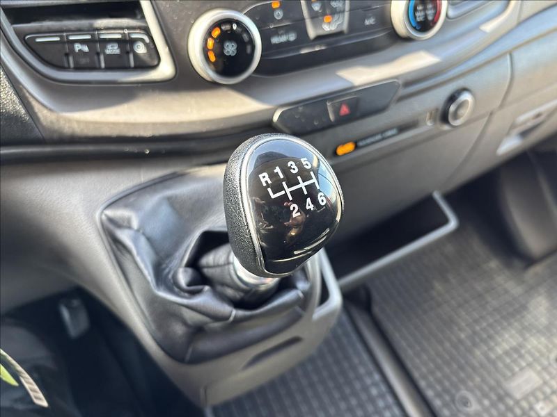 Ford Transit 2,0 Mhev 96kW L3 Kombi Van - fotka 30 z 37