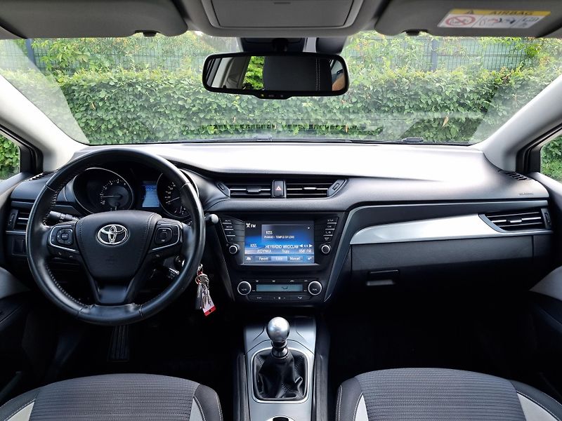 Toyota Avensis (2016) 1.8 COMFORT,KAMERA,ALU - fotka 24 z 42