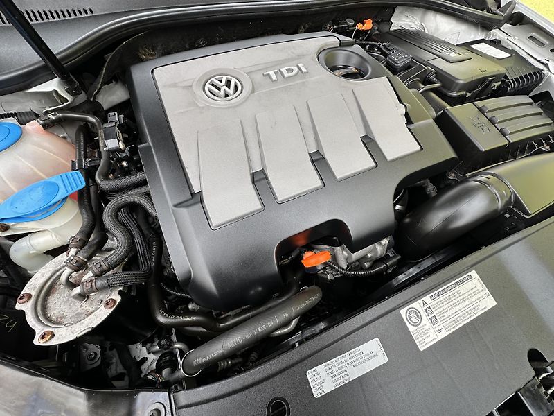 Volkswagen Golf (2012) KOMBI 1.6TDI/77kW *KLIMA*1.Maj - fotka 26 z 30
