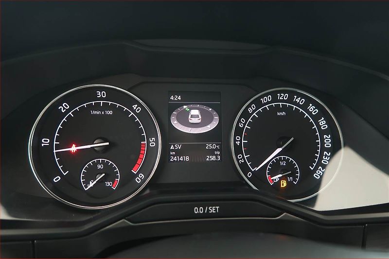 Škoda Superb (2016) 1.6 TDI, Navi, Bi-Xenony - fotka 11 z 20