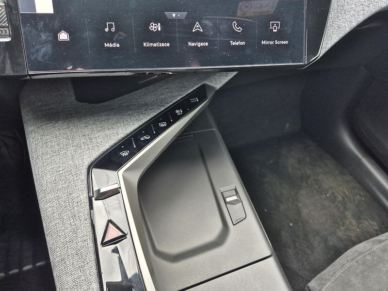 Peugeot 5008 (2025) GT Hybrid 136 e-DCS6  - fotka 16 z 23