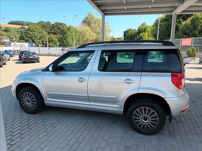 Škoda Yeti 1,2 TSI,77KW,SERVIS,PANO,TAŽNÉ - fotka 8 z 35