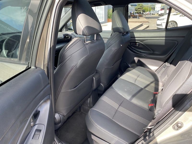Toyota Yaris Cross 1.5HEV, ČR, Adventure, 4x4 - fotka 12 z 30