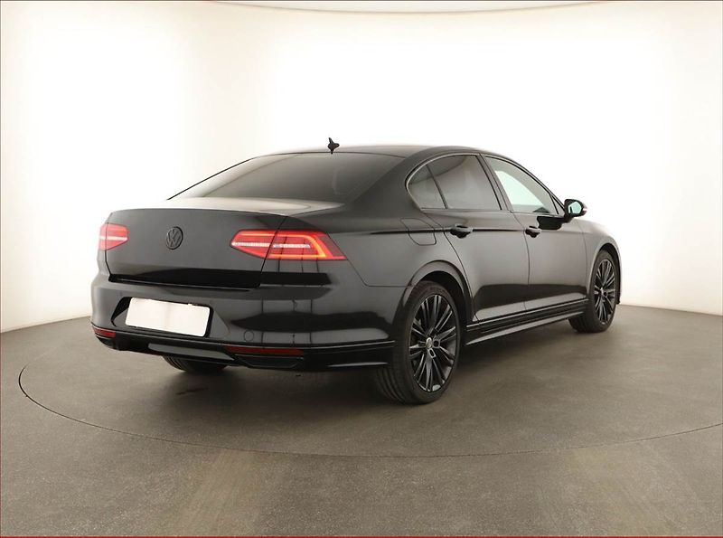 Volkswagen Passat (2019) R-Line 2.0 TDI - fotka 5 z 15