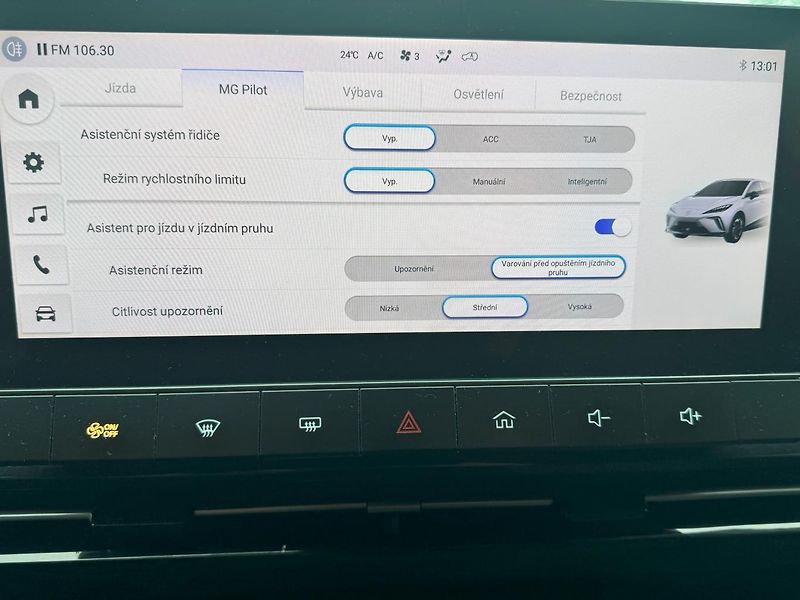MG MG4 (2023) EV Elegance 64 kW - fotka 13 z 18