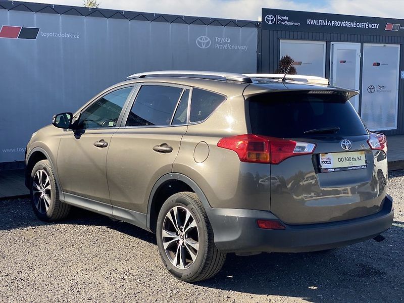 Toyota RAV4 2.2D, ČR, Active, 4x4, manual - fotka 5 z 17