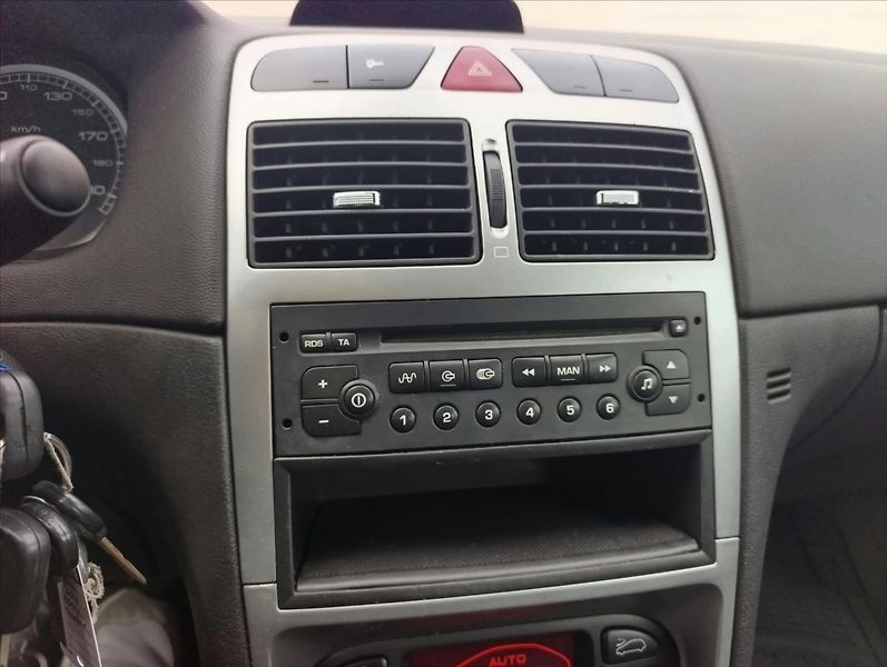 Peugeot 307 1,6 i Aut.klima Tažné zařízení - fotka 17 z 27
