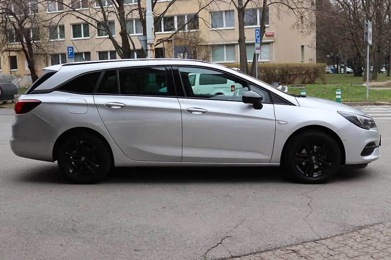 Opel Astra SPORTS TOURER+ 1.2 81kW - fotka 9 z 50