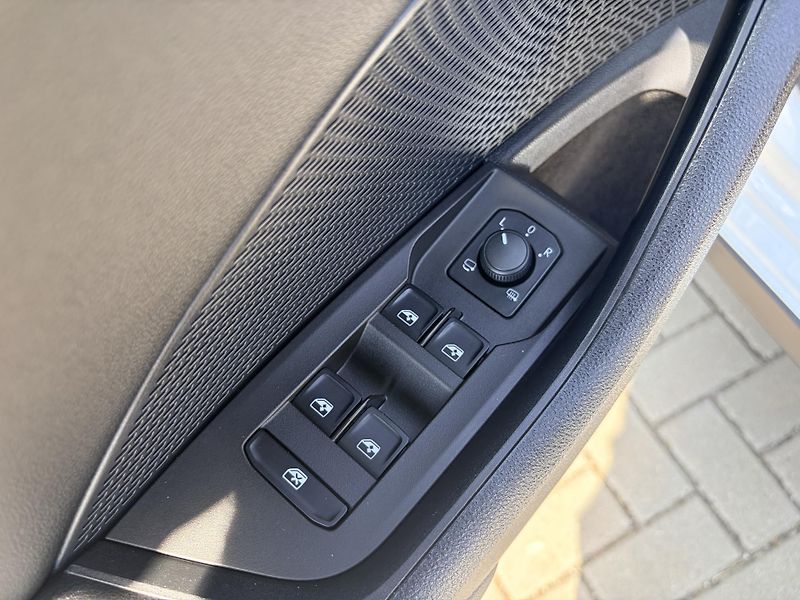 Škoda Octavia SCOUT 2.0 TDI DSG MATRIX - fotka 12 z 56