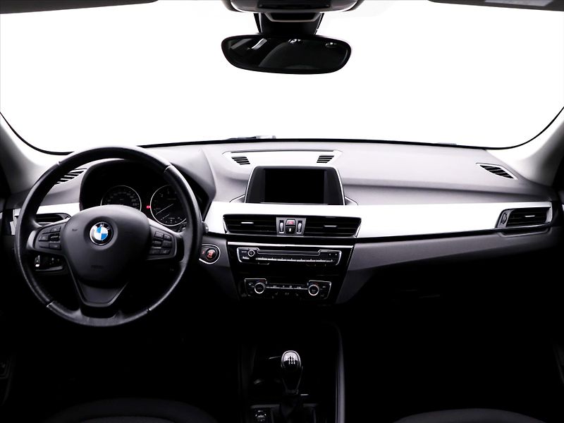 BMW X1 1,5 18i sDrive Advantage - fotka 25 z 32
