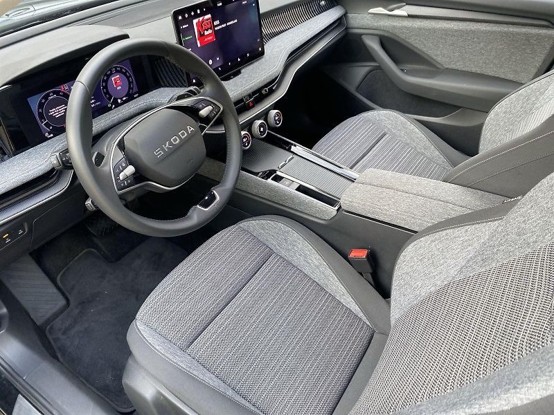 Škoda Superb (2025) 2.0 TDI DSG Selection - fotka 6 z 37