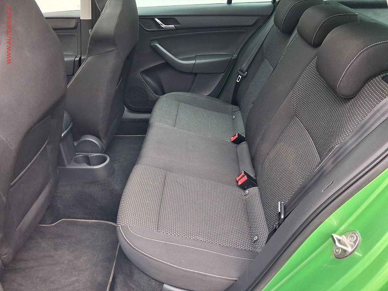 Škoda Rapid (2014) 1.6 TDi, Sport, xenon, panor - fotka 10 z 16