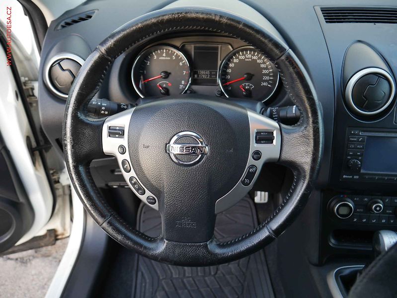Nissan Qashqai (2011) 1.6i, AC, tempomat - fotka 17 z 21