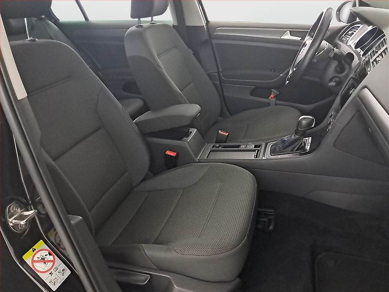 Volkswagen Golf (2019) 32 kWh - 37 Ah, Automat - fotka 9 z 21