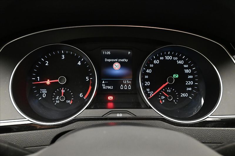 Volkswagen Passat 2,0 TDI 110kW DSG Business Zár - fotka 16 z 31
