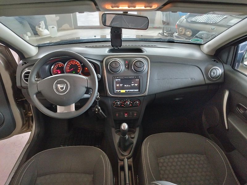 Dacia Logan (2014) 1,5DCi 66KW NAVI KLIMA TAŽNÝ - fotka 21 z 31