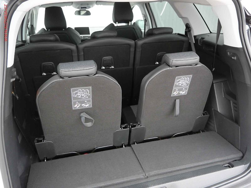 Peugeot 5008 (2020) 1.5 HDi, 1.maj,ČR, Allure - fotka 12 z 24