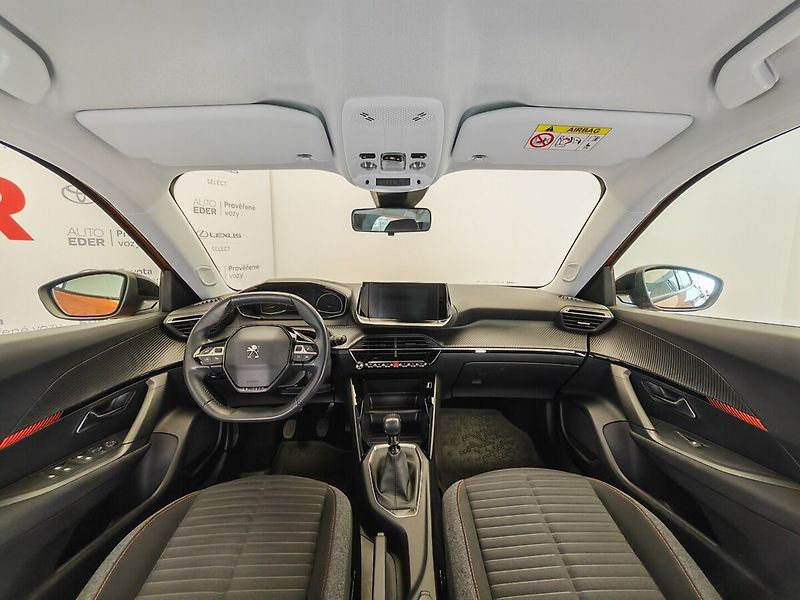 Peugeot 2008 1.2 Benzin - fotka 11 z 35