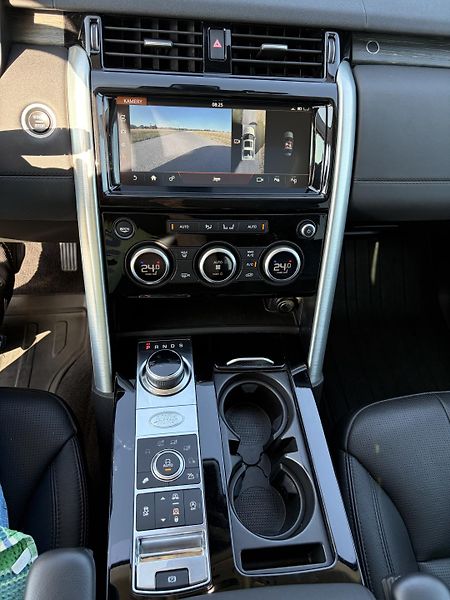 Land Rover Discovery (2019) Pro 7 osob - fotka 6 z 12