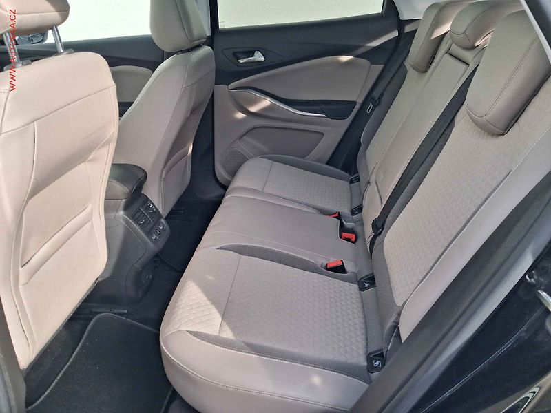 Opel Grandland X (2018) 1.2 T, Innovation, LED, panor - fotka 10 z 19