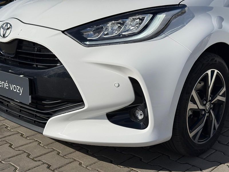 Toyota Yaris 1.5 HSD e-CVT Style - fotka 26 z 27