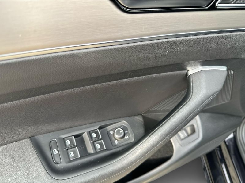 Volkswagen Passat 2.0TDI Highline 110Kw man 6st. - fotka 12 z 17