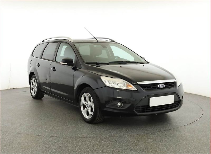 Ford Focus (2010) 1.6 16V, nová STK, Tažné - fotografie inzerátu
