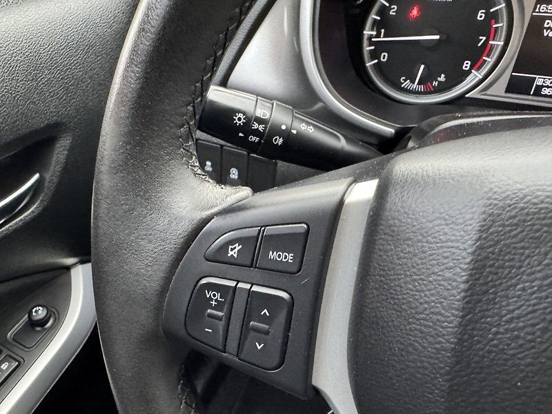 Suzuki Vitara (2017) 1.6iVVT Navi Digi Klima Kamera - fotka 7 z 50