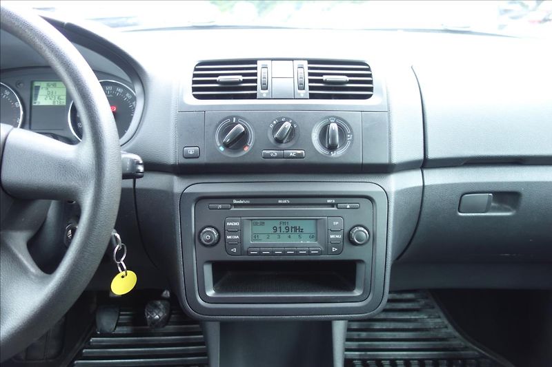 Škoda Fabia 1,4 i 16V 63KW, ČR, AMBITION. - fotka 19 z 29