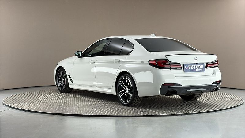 BMW Řada 5 540i AUT M-paket - fotka 2 z 32
