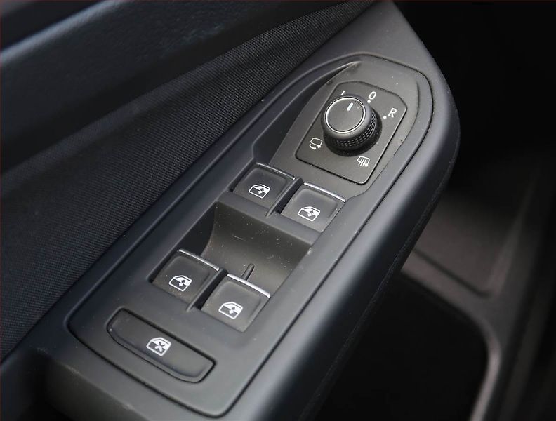 Volkswagen Golf (2020) Style 1.5 TSI - fotka 15 z 20