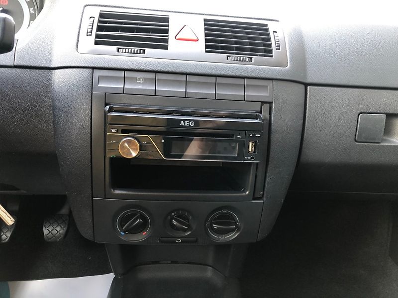 Škoda Fabia (2005) 1.4 16V - fotka 16 z 31