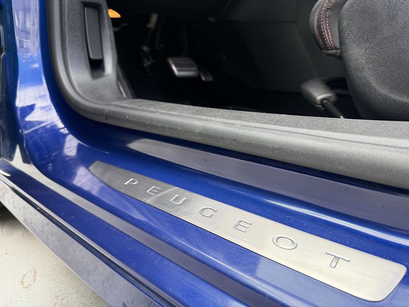 Peugeot 308 (2019) SW GT LINE 1.2 130k EAT8 - fotka 12 z 38