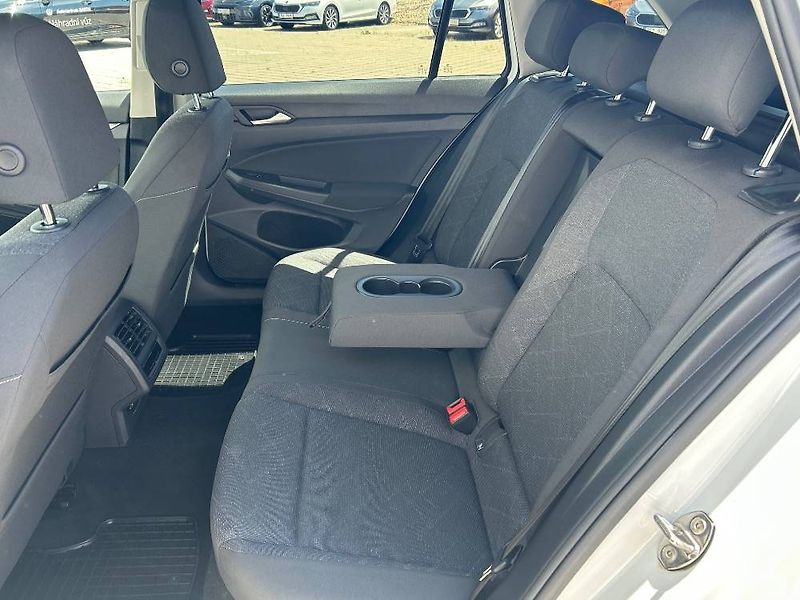 Volkswagen Golf Life 6G 1,5TSi - fotka 8 z 24