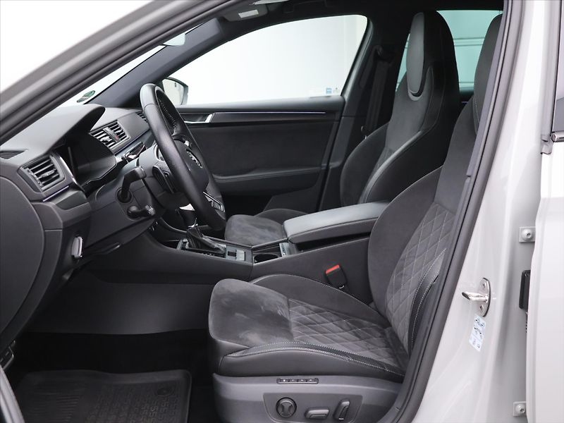 Škoda Superb 2,0 TDI 147kW DSG CZ Sportline - fotka 12 z 33