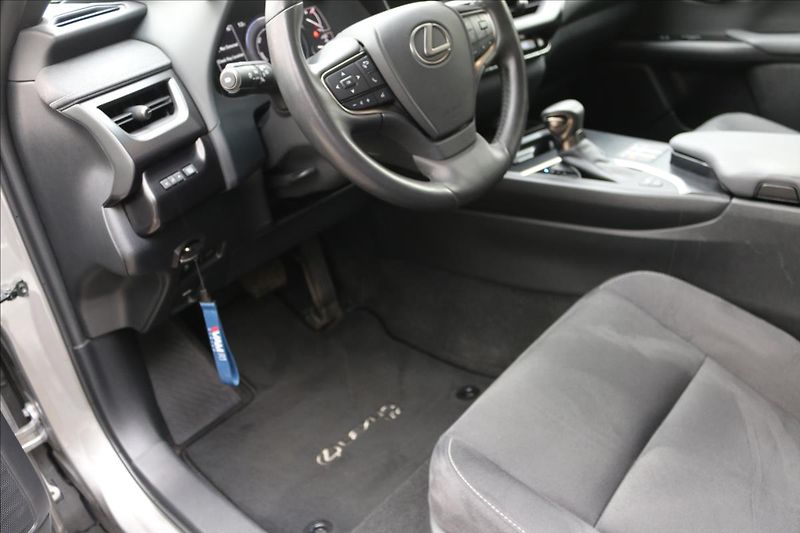 Lexus UX 250h 2,0 HEV, DSG, 1.Maj.  UX - fotka 15 z 64
