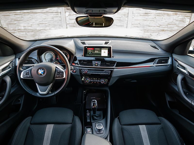 BMW X2 sDrive18i Advantage,ShadowLine - fotka 22 z 31