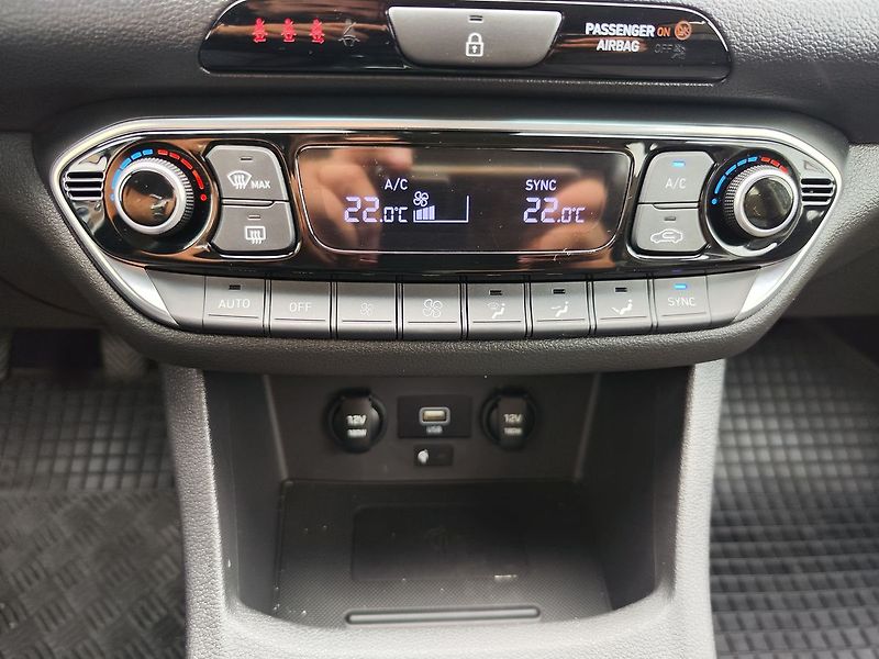Hyundai i30 1.5 T-GDI/117kW Smart Navi - fotka 21 z 34