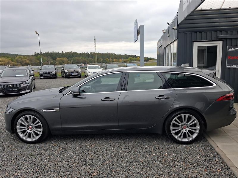 Jaguar XF 2,0 AWD, - fotka 4 z 17