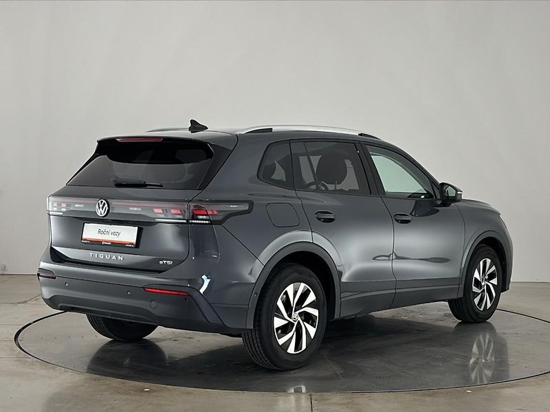 Volkswagen Tiguan People DSG - fotka 2 z 31