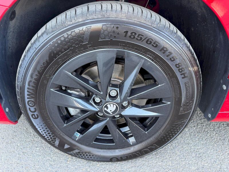 Škoda Fabia (2025) 1.0 TSI 85kW DSG Top Selection - fotka 34 z 35