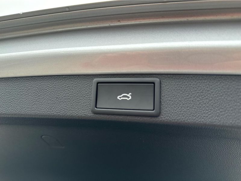 Škoda Octavia IV FL Combi Top Selection 2.0 - fotka 17 z 24