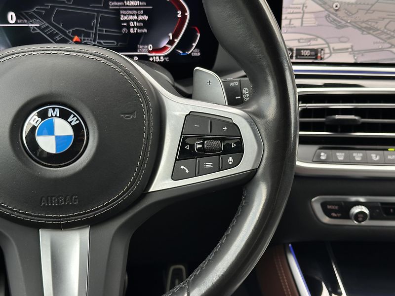 BMW X5 xDrive30d M-Sport - fotka 12 z 27