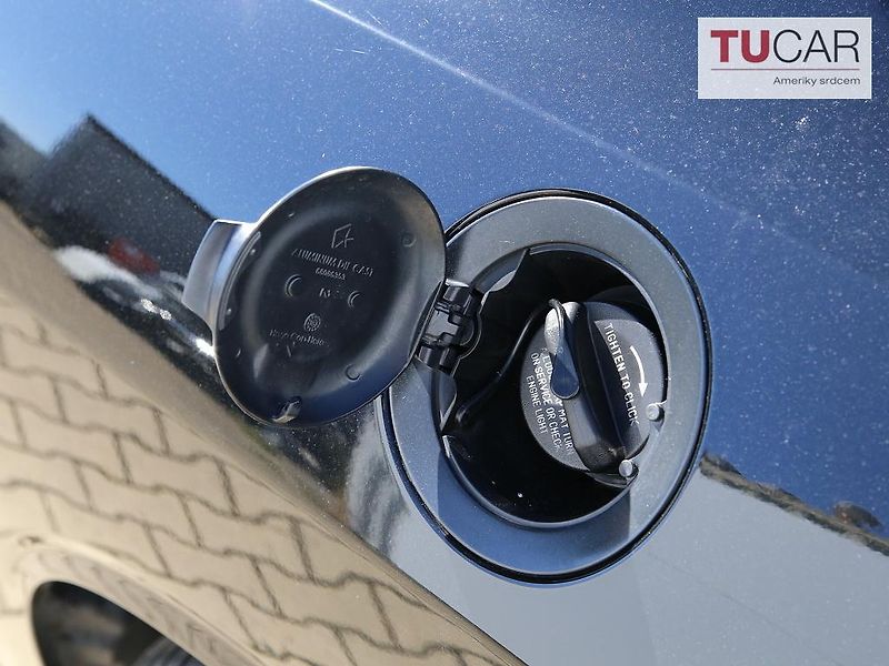 Dodge Challenger (2019) Hellacat 6.2 V8  - fotka 13 z 36