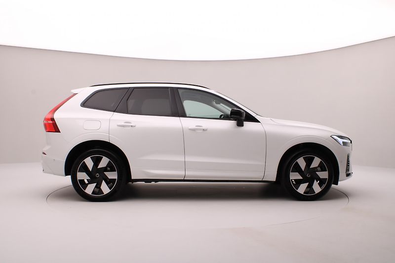Volvo XC60 T8 AWD DARK PLUS REZERVACE - fotka 13 z 46