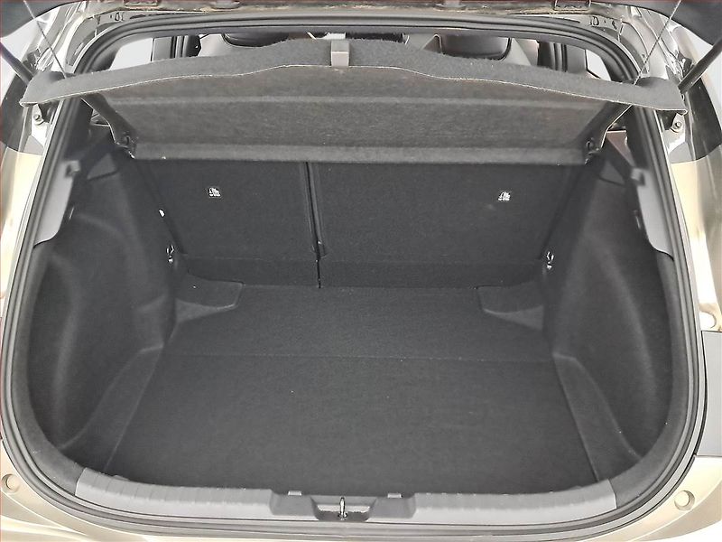 Toyota Corolla (2021) 1.8 Hybrid - fotka 14 z 17
