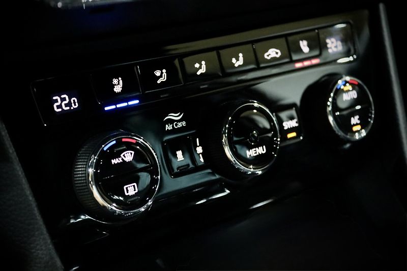 Škoda Superb 3 FL 2.0 TSI 140 kW DSG L&K  - fotka 39 z 52
